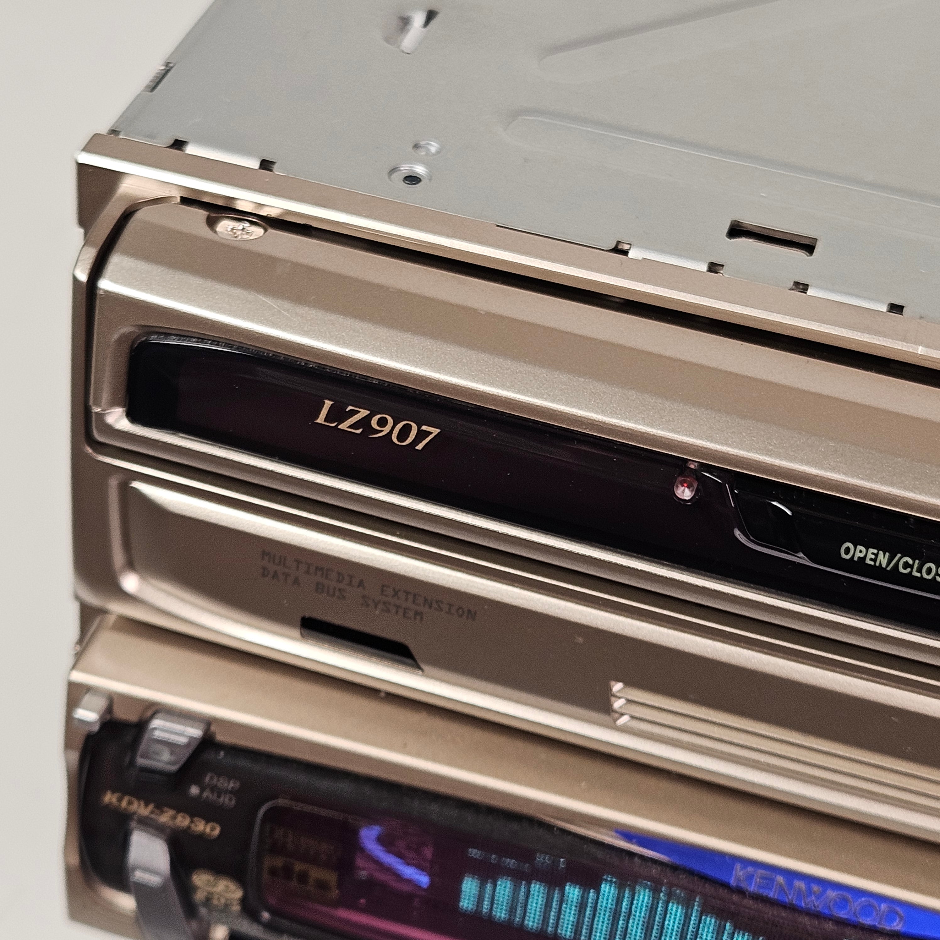 Kenwood LZ907, KDV-Z930
