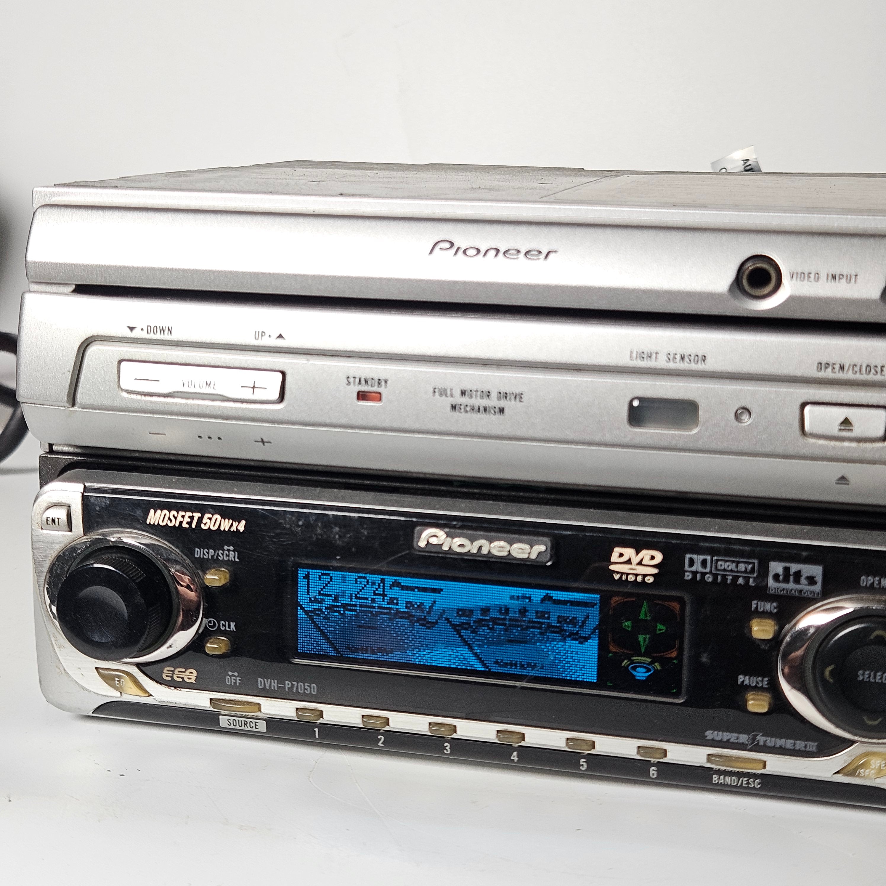 Pioneer DVH-P7050, AVX-P7800W