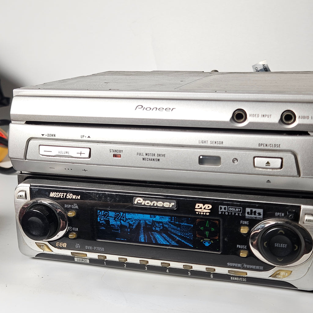Pioneer DVH-P7050, AVX-P7800W