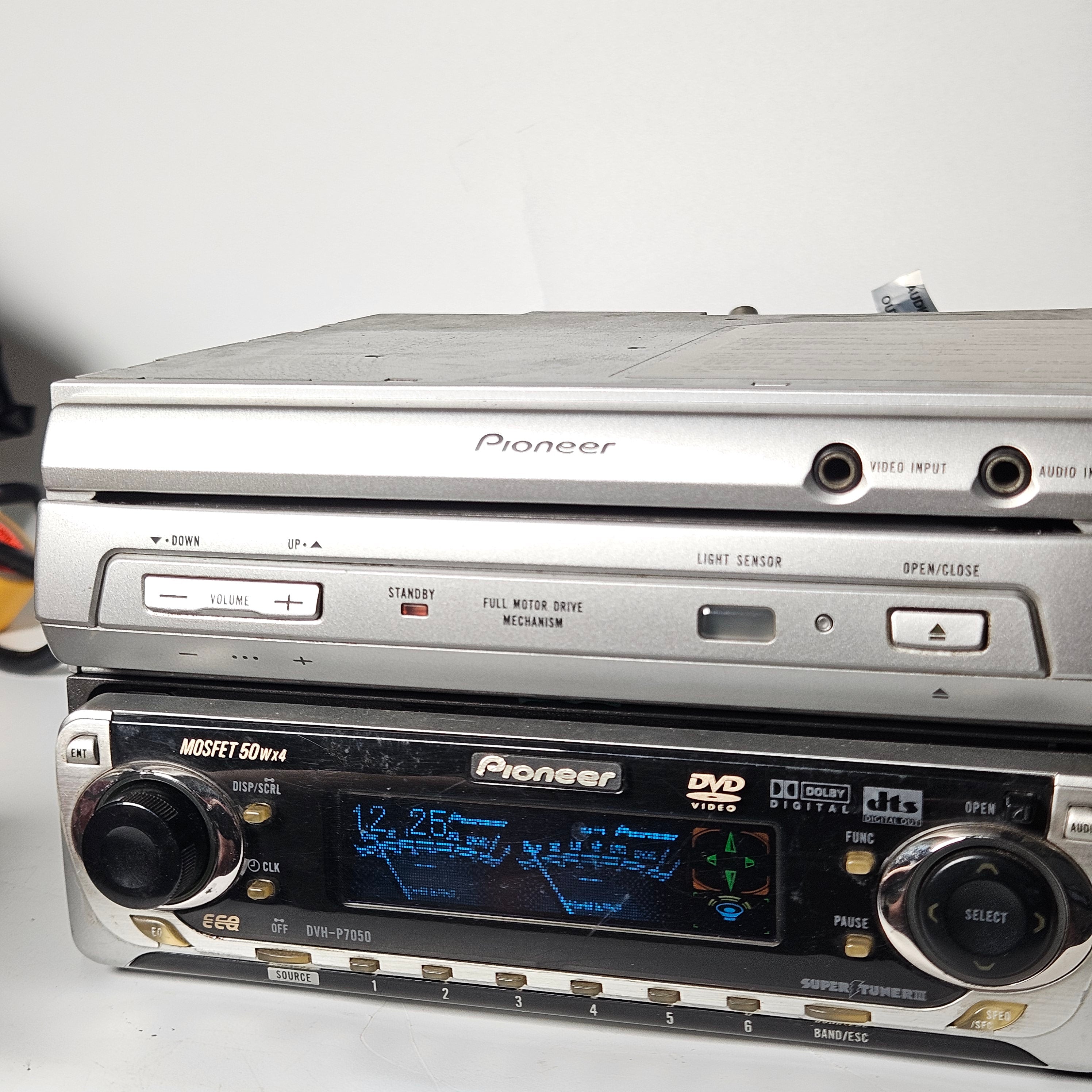 Pioneer DVH-P7050, AVX-P7800W