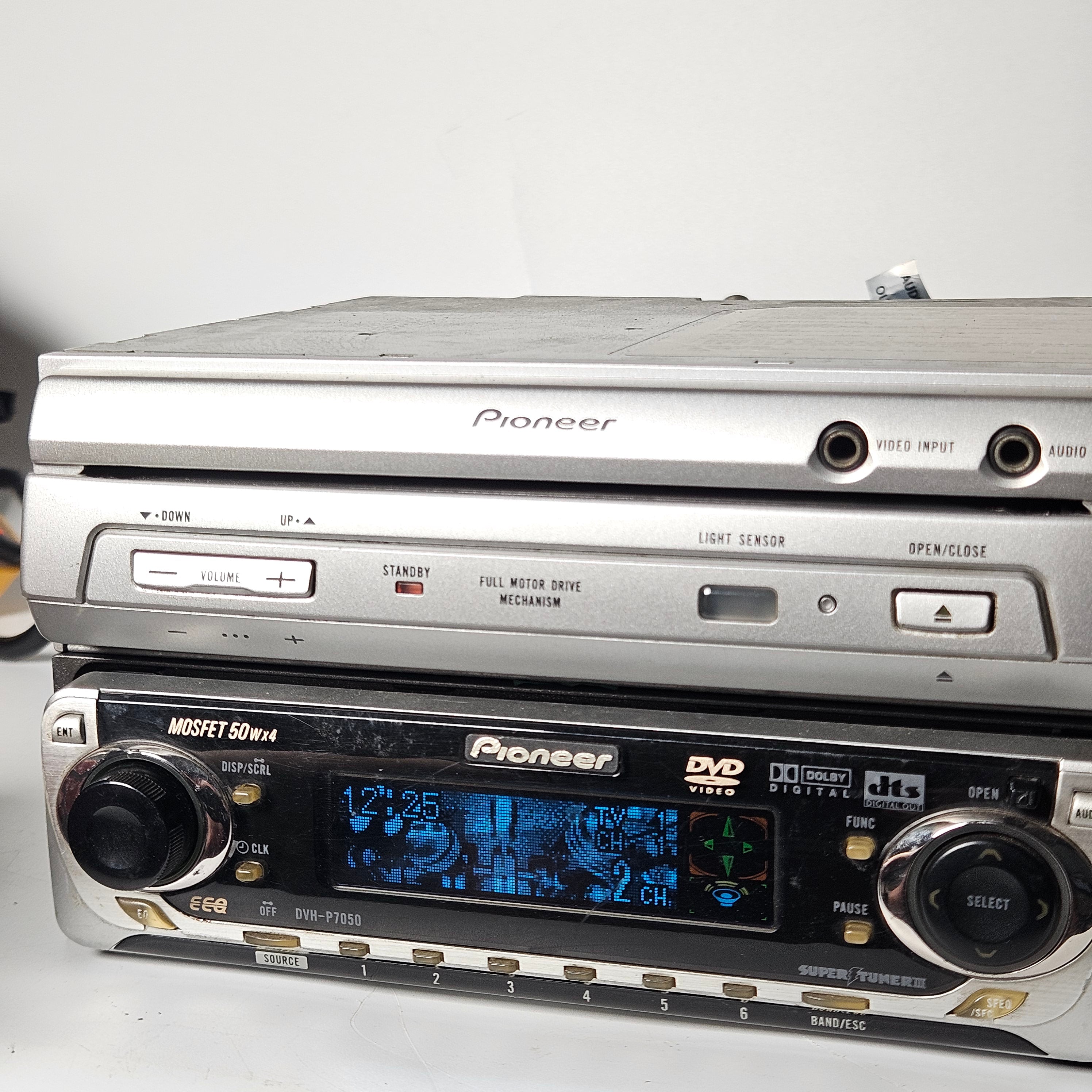 Pioneer DVH-P7050, AVX-P7800W